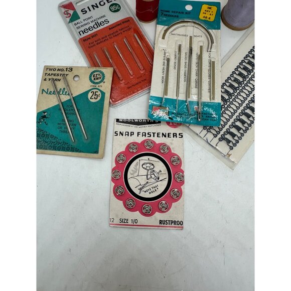 Vintage Sewing Notions Lot Needles Hooks Snap Fasteners Threads - Picture 3 of 10